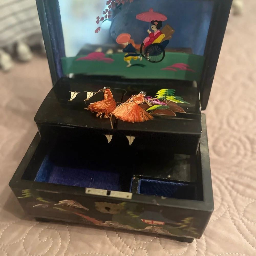 Vintage black lacquer musical jewelry box from Japan